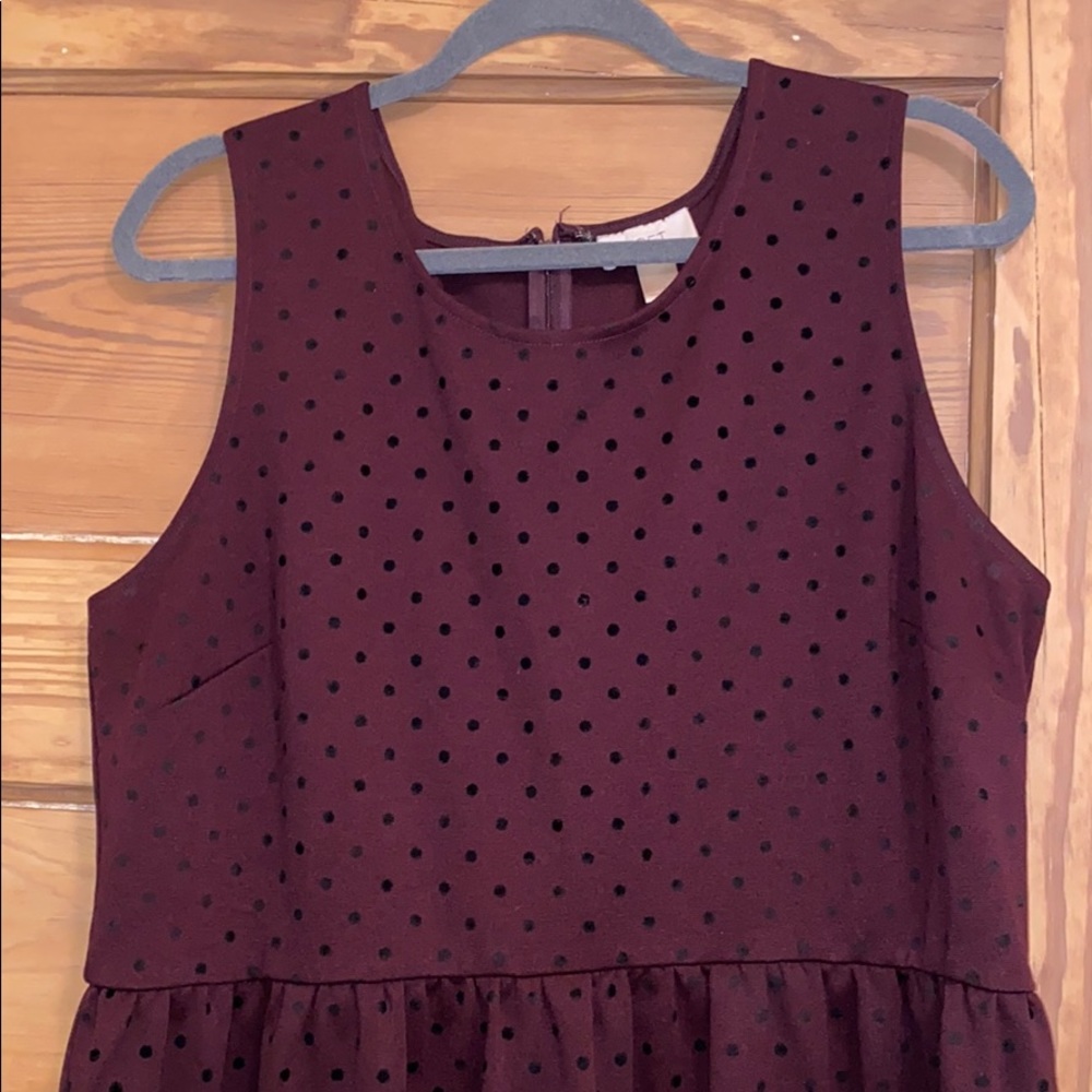 Maroon polka dot fit-and-flare dress - Picture 7 of 8